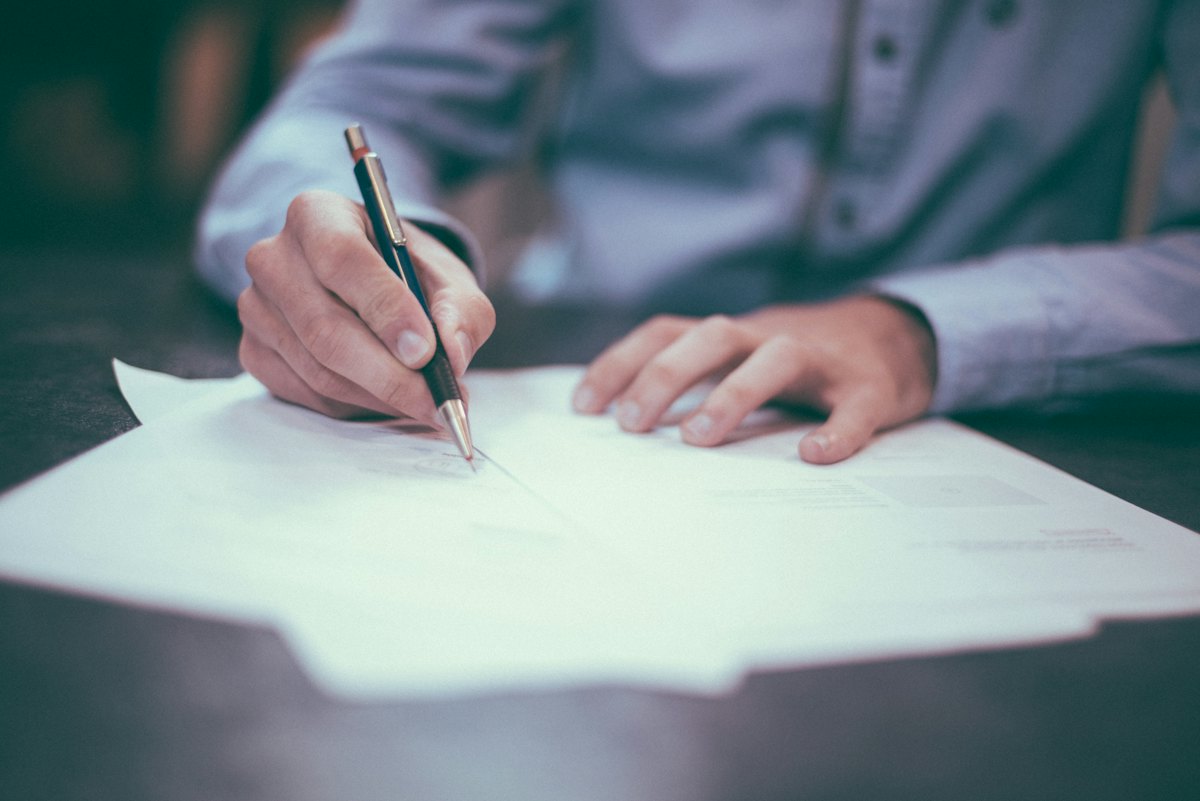 Prueba pericial tributaria en vía económico-administrativa y contenciosa: guía para el sector VTC